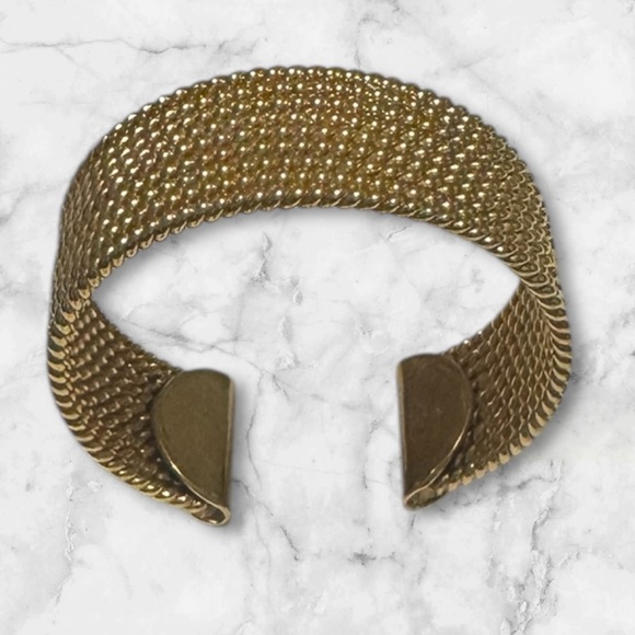 💟💎Vintage Avon Gold Tone Cuff Bracelet - Picture 4 of 11